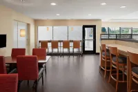 TownePlace Suites Danville - breakfast