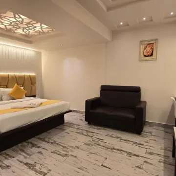 Hotel GEO Grande Отели рядом с достопримечательностью «Железнодорожный вокзал Коимбатур-Джанкшен»