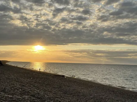 Peaceful setting within walking distance of coast and local pub.  Dog friendly. Отели в г. Холт