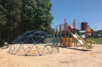 Cozy lake house in Badin Shores Resort! Hotels in Eldorado