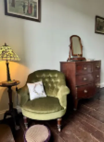 Waterloo Terrace -Historical luxury apartment in heart of Old Town with balcony.