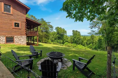 Luxury Cabin on 6 Private Acres: Stunning Mountain Views & Ultimate Comfort
