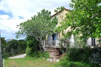 Rental in house 2 to 8 pers. 130m2, terrace 70m2 on gulf, beach 300m.  호텔