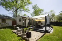 Stylish mountain cottage walkable to downtown with private backyard.