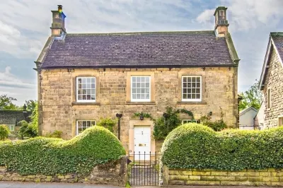 Luxury Grade II Listed House near Chatsworth Hotels near Lea Gardens Ltd