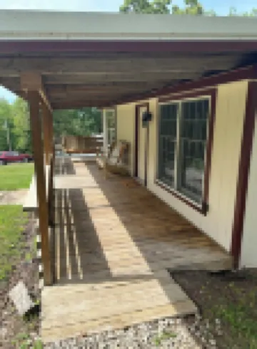 Come stay at the quite and Cozy Rustic Hideaway