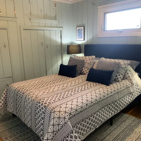Cheerful Port Austin Cottage, short walk to the Beach!