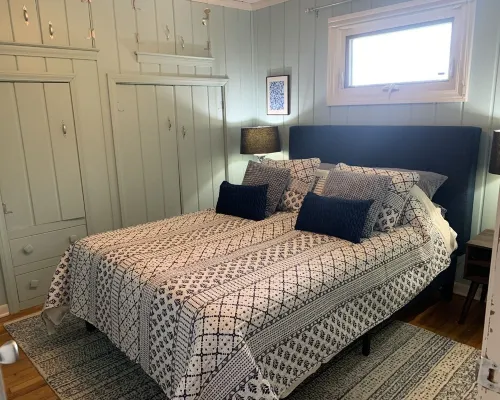 Cheerful Port Austin Cottage, short walk to the Beach! Hotels in Huron County