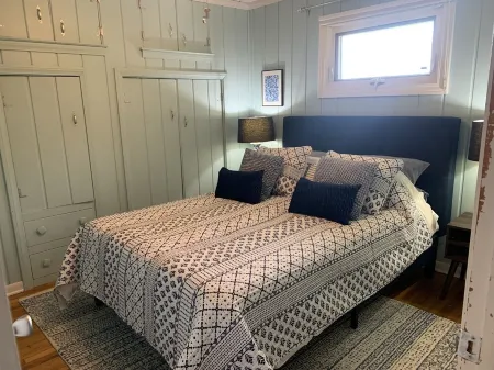 Cheerful Port Austin Cottage, short walk to the Beach!