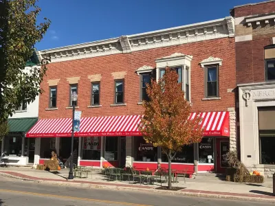 Sweet suites #3 Heart of Historic Sturgeon-Bay