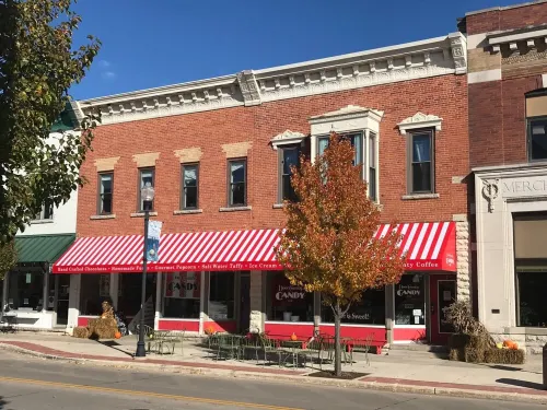 Sweet suites #3 Heart of Historic Sturgeon-Bay