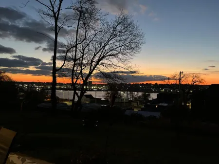 Cozy Carriage House near Mystic