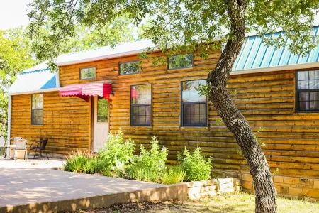 Texas Sun Cabin: Eight Acres with Trails and Amazing Sunset Views