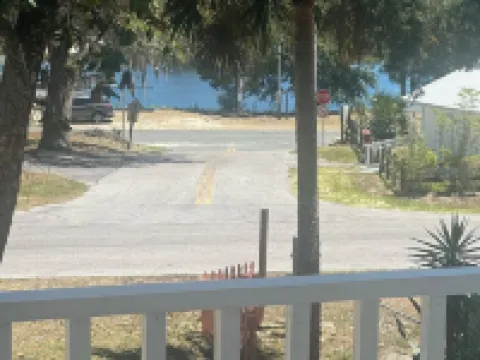 Cozy 3 bedroom 2 bath with views of the River Hotels in Steinhatchee