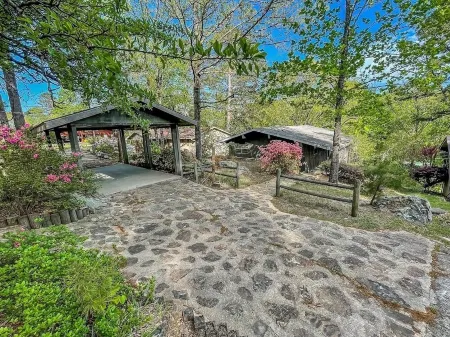 VRBO’s Best Deal on the Lake!