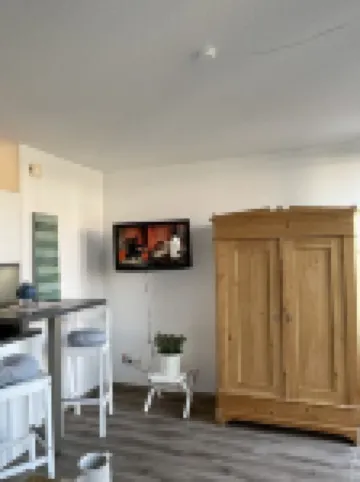 Great one-room apartment right on Greetsiel harbor