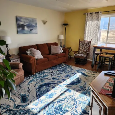 Duplex with gorgeous mountain views!