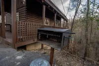 Reduced Rates in August! Cozy Cabin in Between Pigeon Forge and Gatlinburg