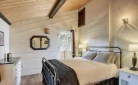 Cozy Cabin on the “Shadowy St Joe”