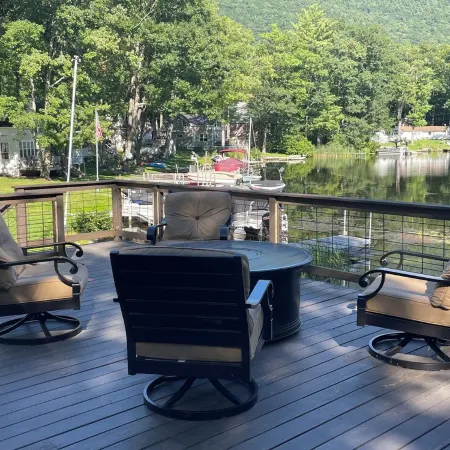 Modern Waterfront Lakehouse Sleeps 8, Dock, Mountain Views & Close to Middlebury