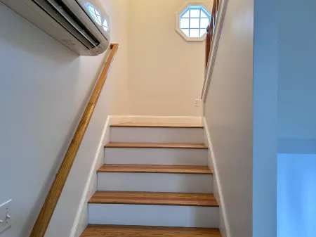 Beautiful two-story home close to downtown worcester 5beds-4bedroom Отели рядом с достопримечательностью «Worcester Market Building»