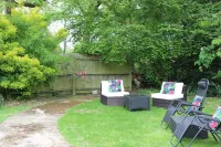 Inclusive, child-friendly, dogs welcome, garden area, near pubs/river/golf