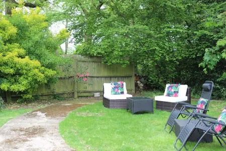 Inclusive, child-friendly, dogs welcome, garden area, near pubs/river/golf Отели рядом с достопримечательностью «Maidenhead Railway Bridge»