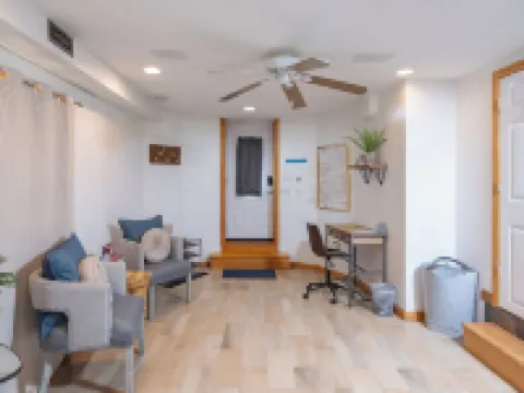 Stay in comfort and style! Encore Private Suite + Free parking! Close to Boston! Hoteles en Everett