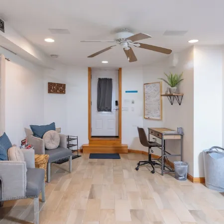 Stay in comfort and style! Encore Private Suite + Free parking! Close to Boston!
