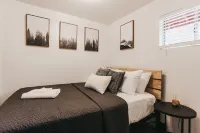 Little Elk Cabin ~ Hot Tub, Ski, Relax!