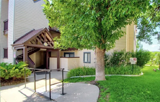 Beautiful And Updated 1 Bedroom Condo In DTC W/ VIEWS!