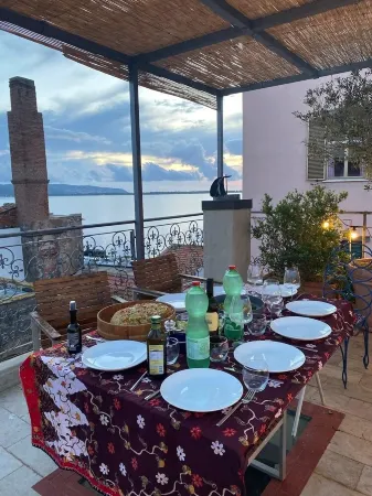 Spacious historic apartment with rooftop terrace Отели рядом с достопримечательностью «La Feniglia»