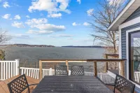Stunning VT lake house- dog friendly