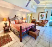 OCEANFRONT-HOME FULLY EQUIPPED-FOR FUN AND SLEEPS 10! Hotel dekat Immaculate Conception Catholic Church