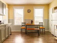 Spacious family friendly 3BR 1st FL apt. Kelly SQ, collages & universities Hotels in Worcester