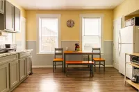 Spacious family friendly 3BR 1st FL apt. Kelly SQ, collages & universities Các khách sạn ở Worcester