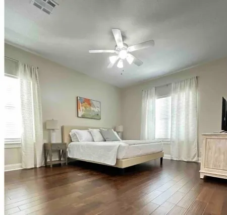 Spacious 3 BR Downtown Townhouse near Lake & Casinos