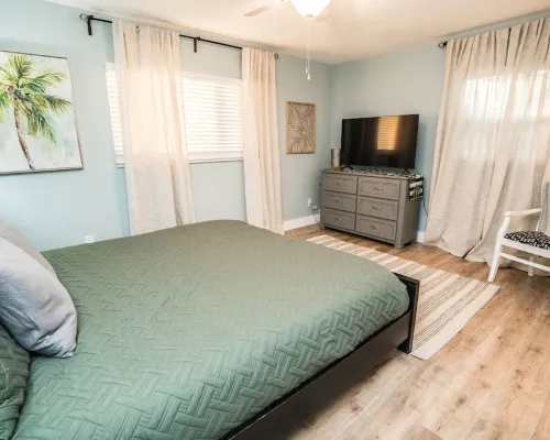 Relaxing Apollo Waterfront Retreat I Pool l Spa l Dock I Firepit Hotels in Apollo Beach