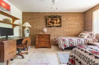 La Paz - Adobe desert home on 6 acres, hot tub, cowboy pool, hiking