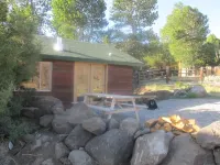 The Remington - Yellowstone and Cody Cabin with spectacular views.