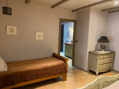 Cottage for 3 persons...for relaxing, tranquil and great holidays... Hotels near Camping Franceloc Marc