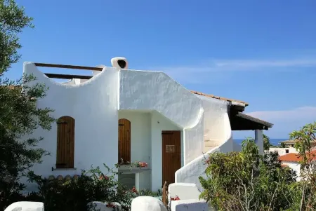Mediterranean vacation homes by the sea in a quiet location, with garden & barbecue