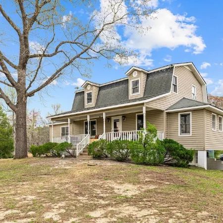 Renovated Rustic Charm!