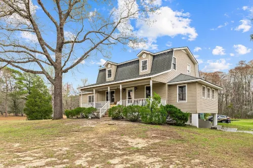 Renovated Rustic Charm!