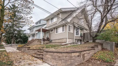 Downtown Delight! Cozy, 1 Bedroom garden apartment
