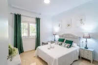 Casita Los Garranchos en la Campiña Andaluza Rodeada de Olivos