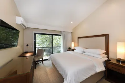 Stylish 2 King Bed w/Ensuite Bath. Lush Golf Course View! Perfect for 2 Couples!