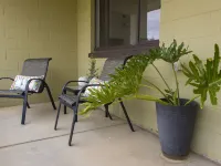 Lake Bonney Views - Cabin Retreat Hotels in Barmera