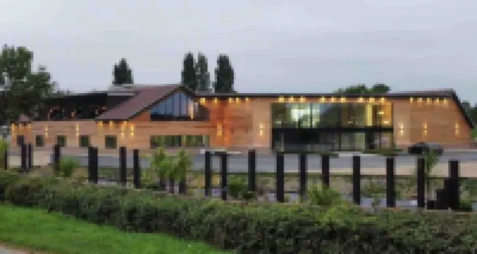 Luxurious 3 bed Lodge with private hot tub close to city of Cambridge