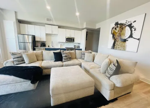 Modern & Luxurious Cozy<br>Downtown City View Getaway